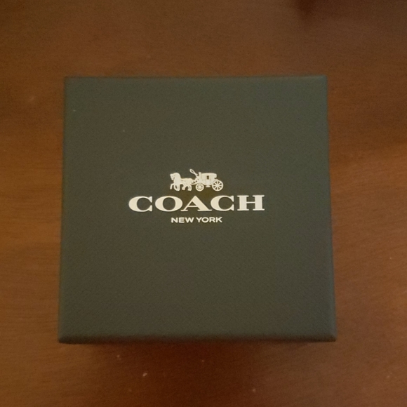 Coach Necklas - Picture 3 of 5